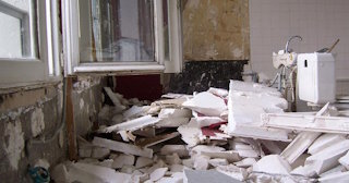 Демонтаж хрущевки в Люберцах - удаление старых полов и стен по выгодной цене от 1750 рублей.
